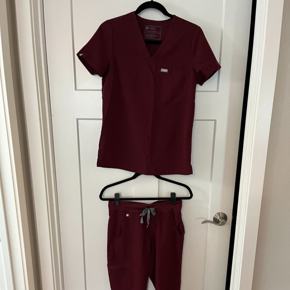 FIGS Scrub Set, XS Catarina Top, XS Zamora Bottom, Burgundy